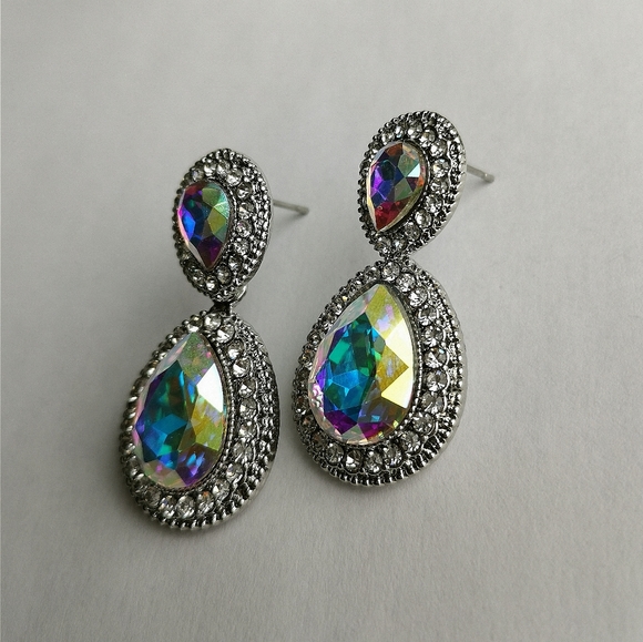 NWT Aurora Borealis crystal dangle drop earrings in silver tone - Picture 3 of 6